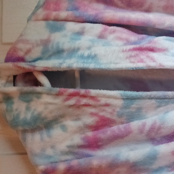 NEW TYE DYE BATH ROBES - Picture 4 of 8